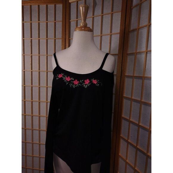 FloraâLgâCold ShoulderâEmbroideredâTop - Picture 8 of 16